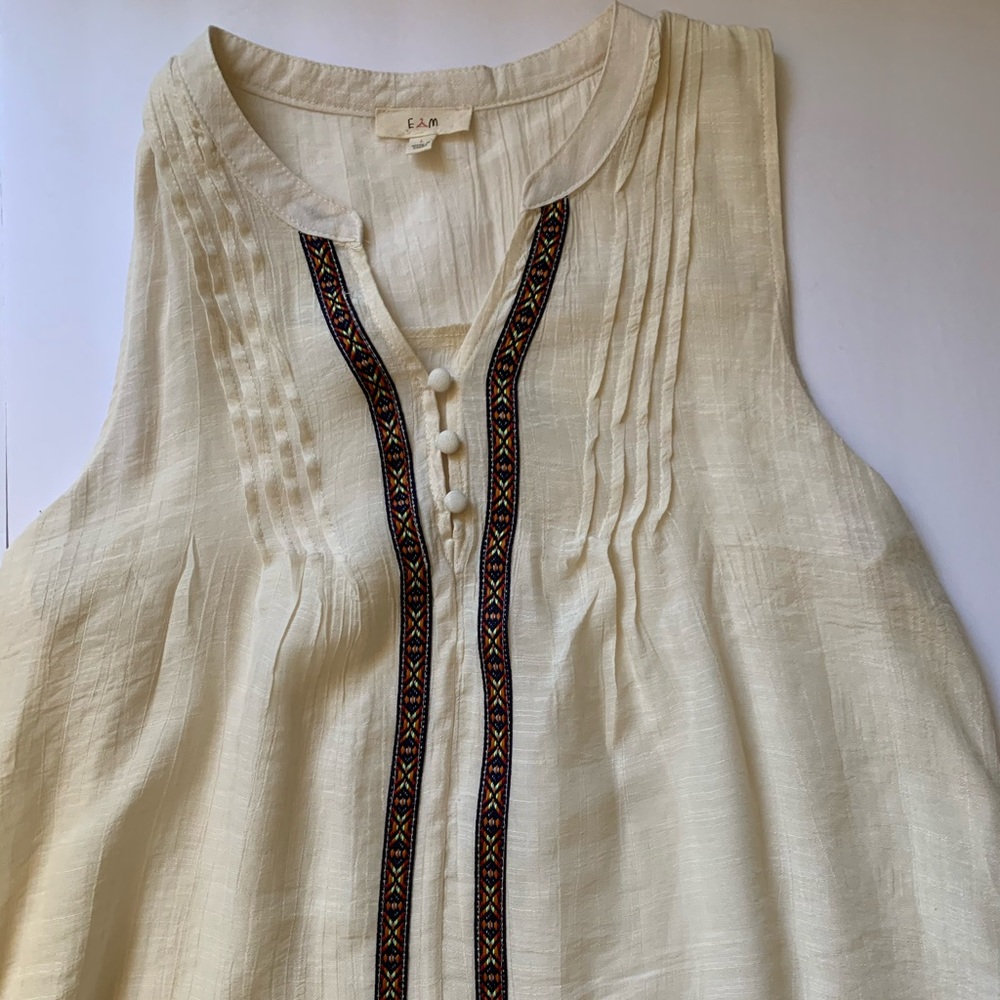 Sleeveless Button Up Top Shirt Embroidered Ribbon Detail Women’s size Large